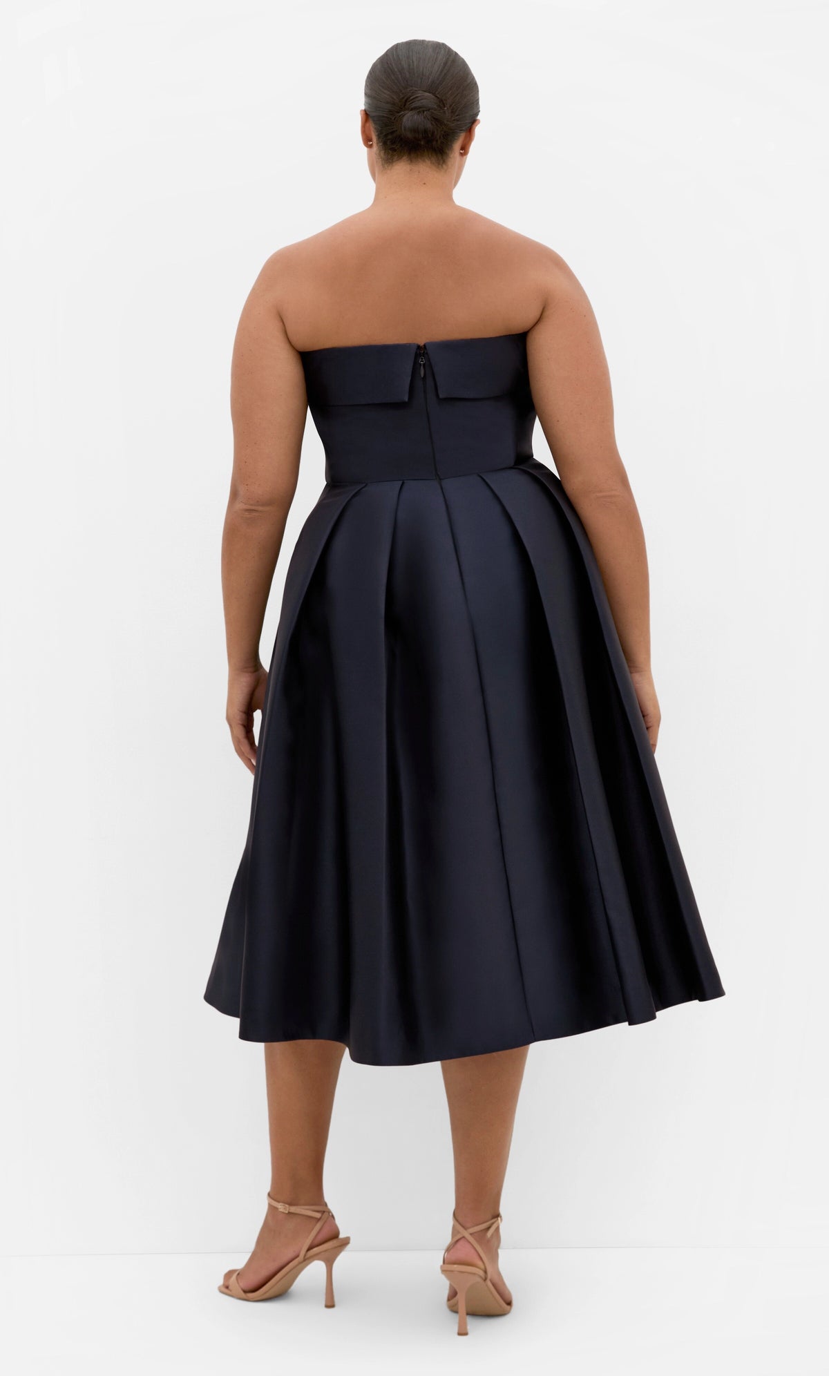Structured Fit‑and‑Flare Strapless Zip‑Back Midi Plus Size Wedding Guest Dress