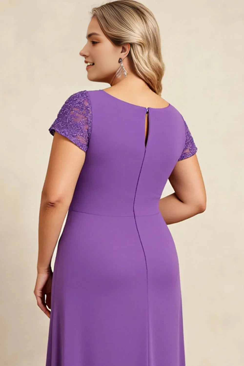 Chic Sheath V‑Neck Lace‑Short‑Sleeve Keyhole‑Back Floor‑Length Plus Size Mother Of The Bride Dress