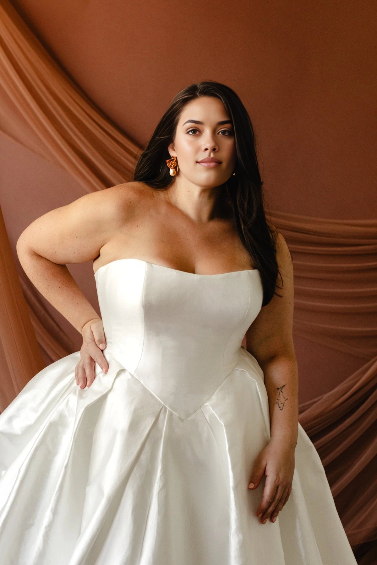 Elegant Ball Gown Strapless Sleeveless Zipper Back Long Plus Size Wedding Dress