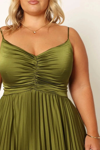 Elegant A‑Line Sweetheart Spaghetti‑Strap Straight‑Back Floor‑Length Plus Size Bridesmaid Dress
