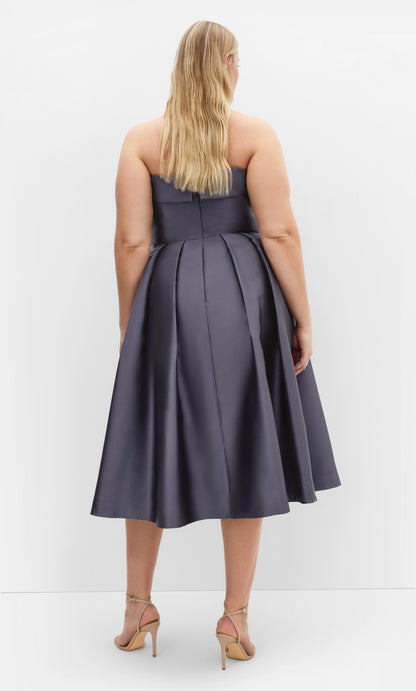 Structured Fit‑and‑Flare Strapless Zip‑Back Midi Plus Size Wedding Guest Dress