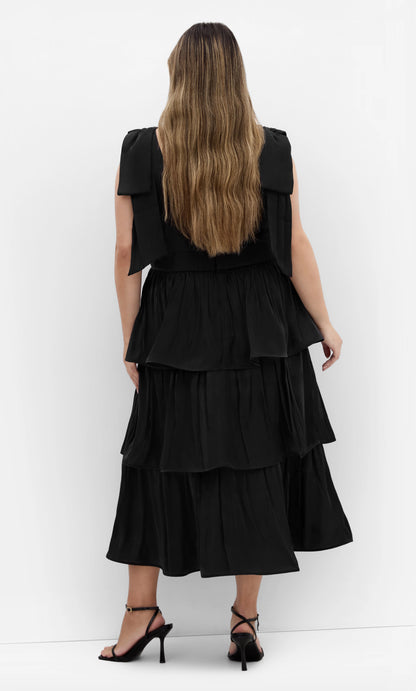 Glamorous Tiered V‑Neck Sleeveless Bow‑Back Midi Plus Size Wedding Guest Dress