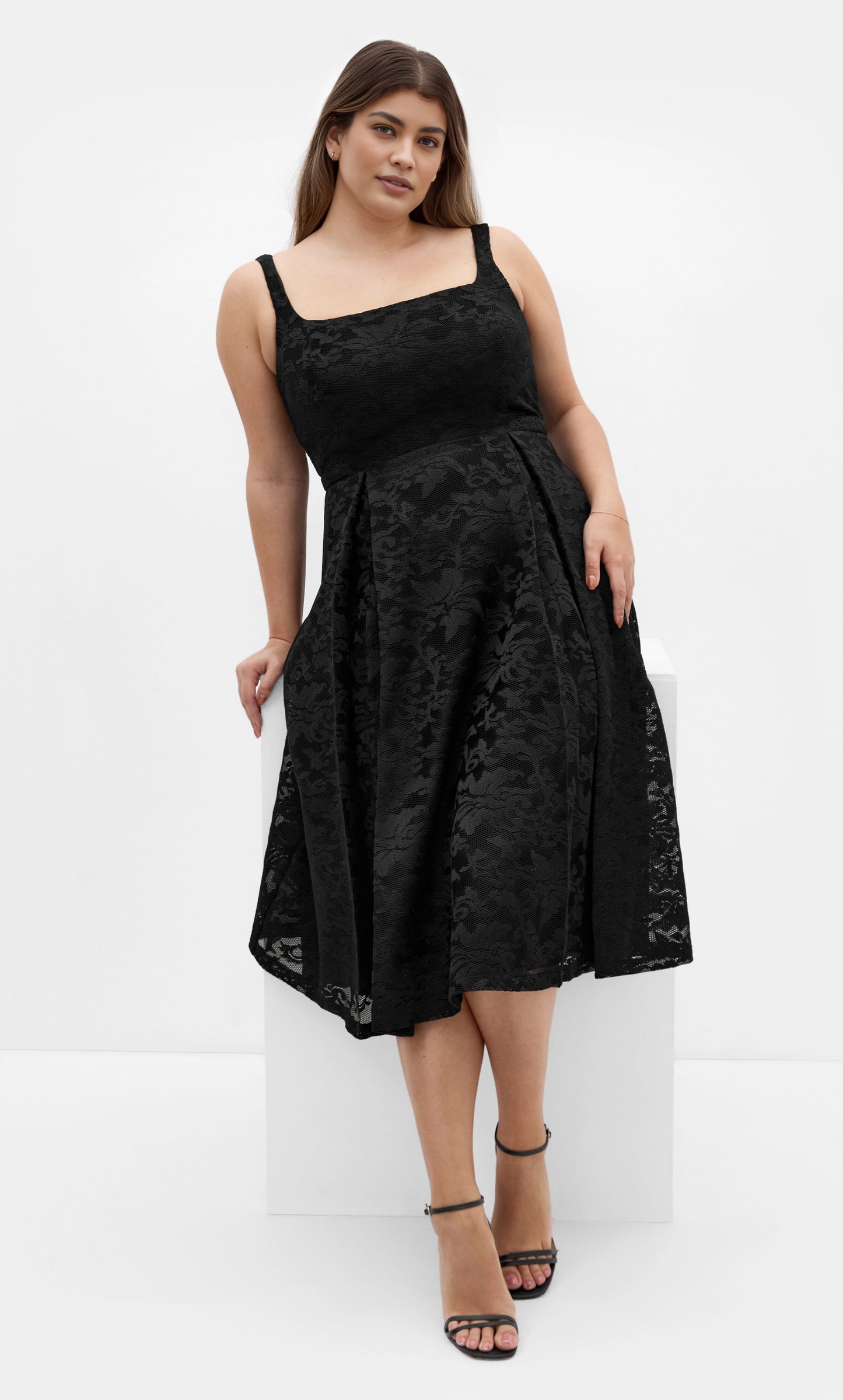 Elegant Fit‑and‑Flare Square‑Neck Sleeveless Zip‑Back Midi Plus Size Wedding Guest Dress