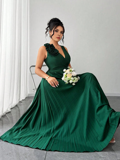 Plus Size Emerald‑Green A‑Line V‑Neck Sleeveless Simple‑Back Floor‑Length Prom Dress 