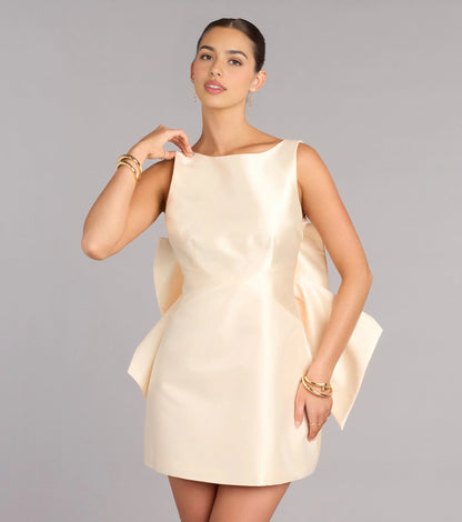 Satin A-Line Boat Neck Sleeveless Open Back Mini Homecoming Dress