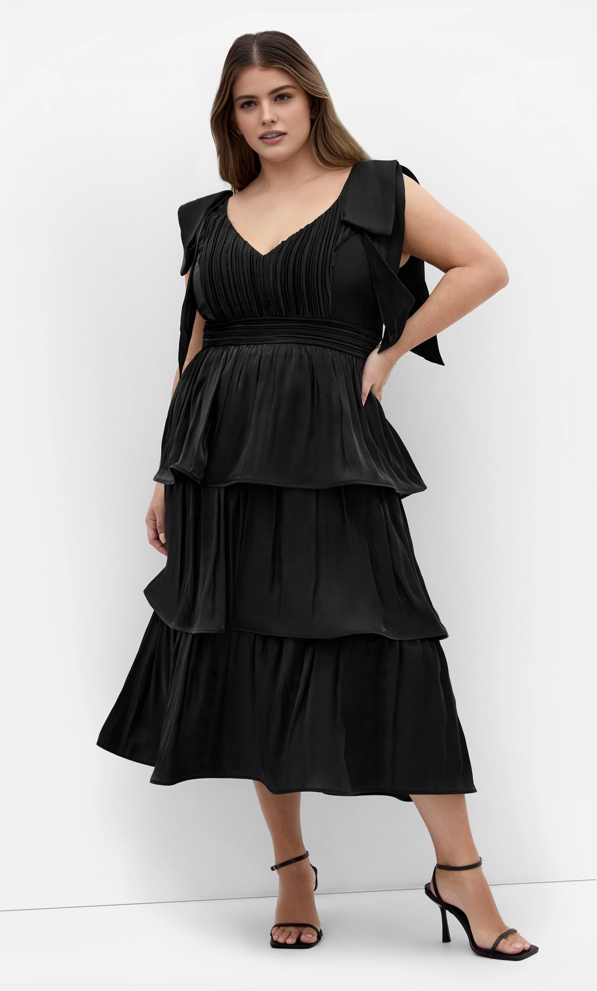 Glamorous Tiered V‑Neck Sleeveless Bow‑Back Midi Plus Size Wedding Guest Dress