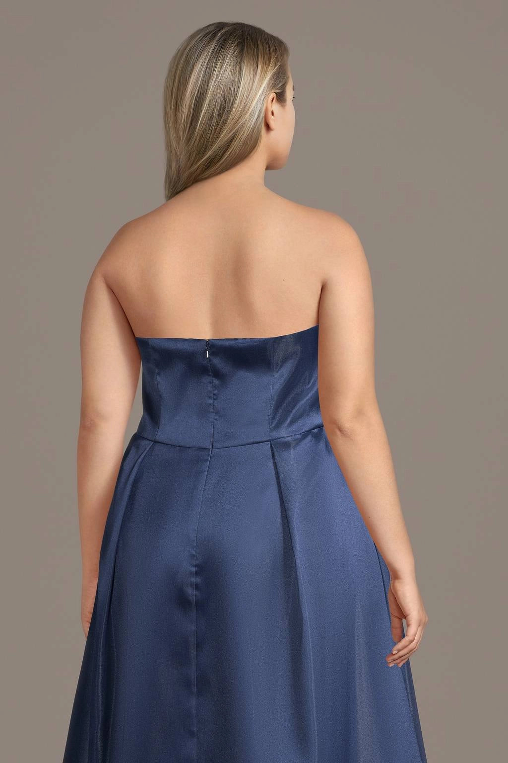 Elegant A-Line Round-Neck Lace-Sleeve Zipper-Back Plus Size Mother of the Bride Dress
