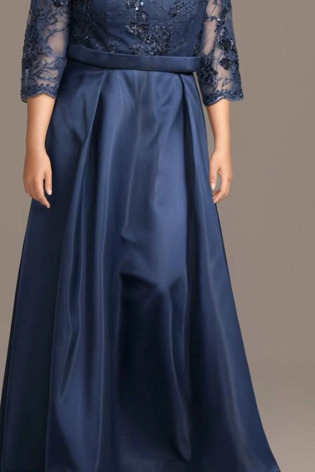 Elegant A-Line Round-Neck Lace-Sleeve Zipper-Back Plus Size Mother of the Bride Dress