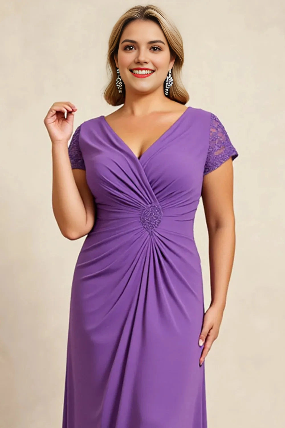 Chic Sheath V‑Neck Lace‑Short‑Sleeve Keyhole‑Back Floor‑Length Plus Size Mother Of The Bride Dress