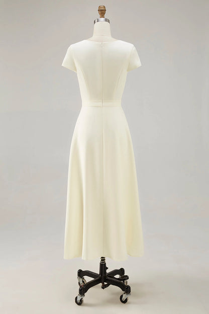 Elegant Plus-Size A-Line Round-Neck Short-Sleeve Closed-Back Mother of the Bride Dress