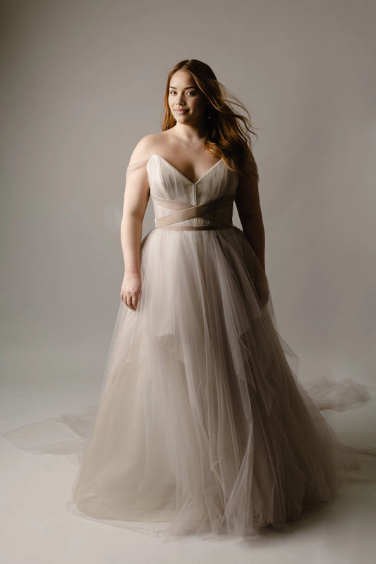 Romantic A-Line Sweetheart Off-Shoulder Tulle Floor-Length Plus Size Wedding Dress