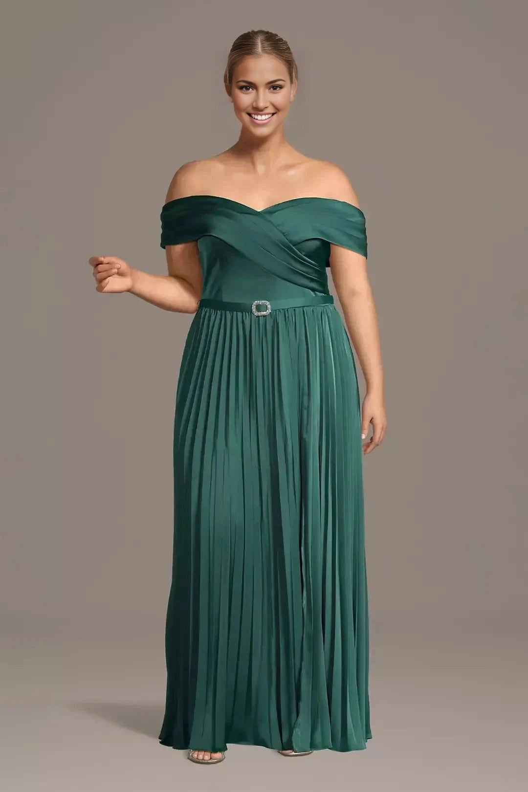 Emerald green plus size wedding guest dress with sweetheart neckline, off-shoulder sleeves, decorative waist buckle and pleated A-line skirt