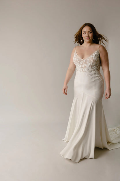 Elegant Mermaid V-Neck Sleeveless V-Back Floor-Length Plus Size Wedding Dress
