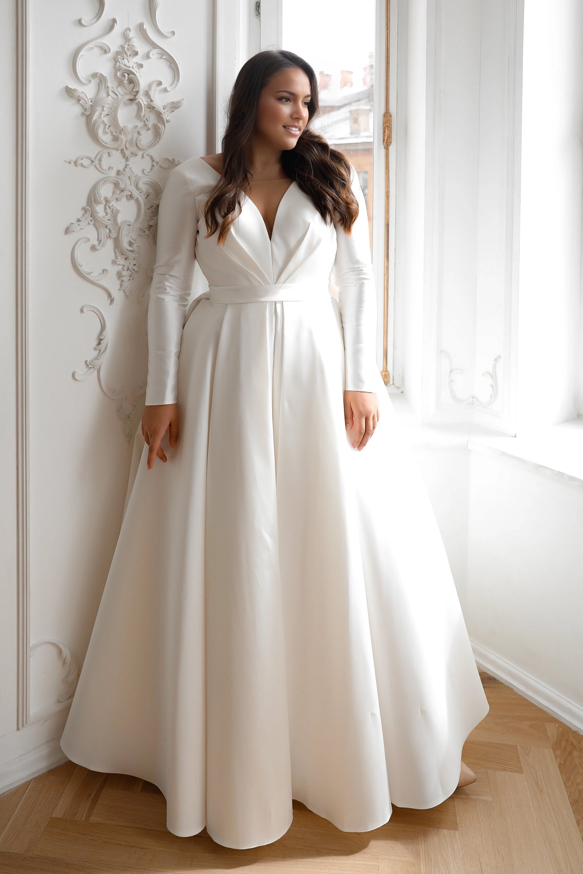 Elegant Ball Gown V-Neck Long Sleeve Lace-Up Back Plus Size Wedding Dress