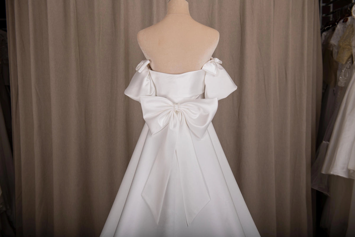 Elegant Mermaid Straight Neck Off-Shoulder Bow Back Plus Size Wedding Dress