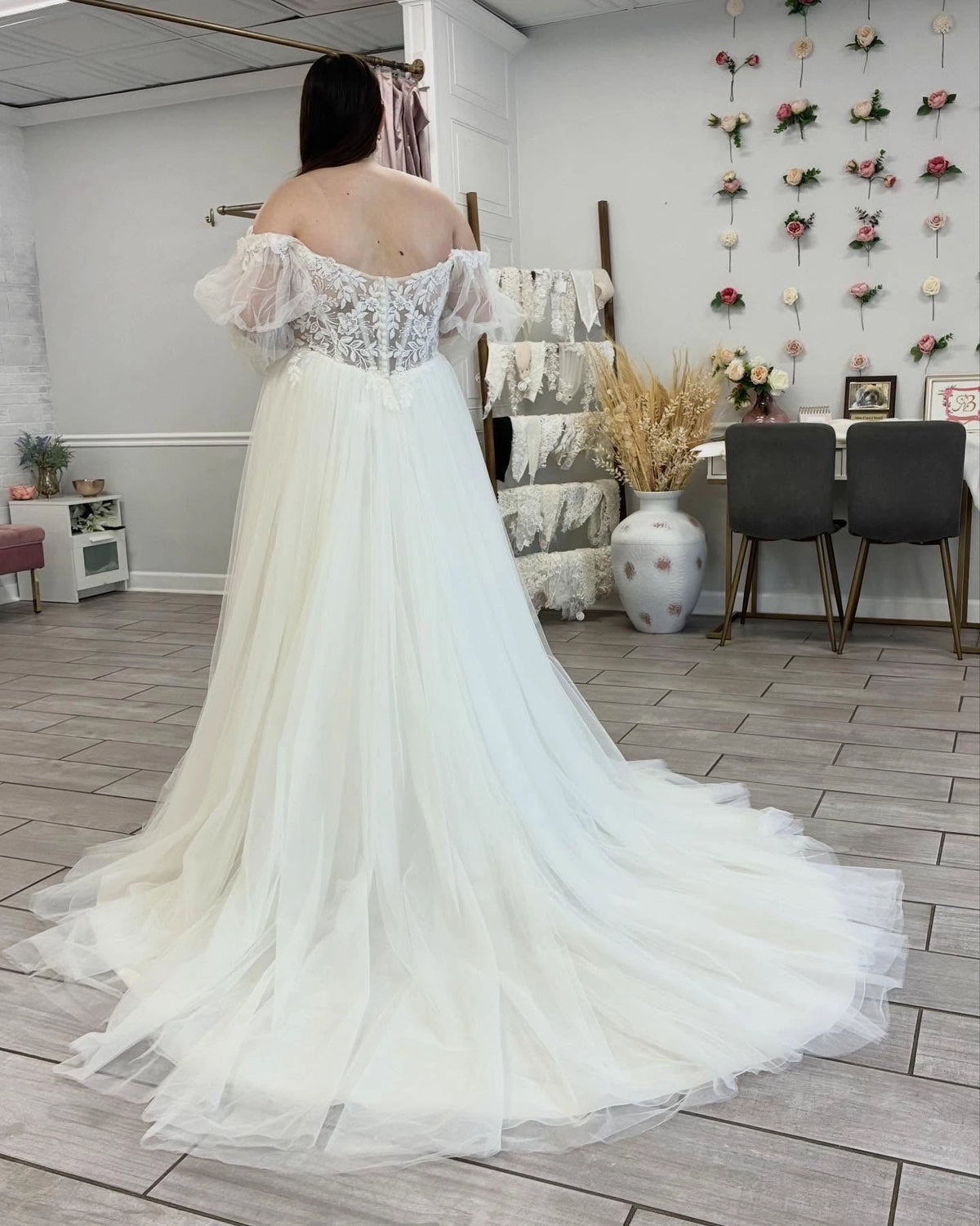 Romantic A-Line Sweetheart Puff Sleeve Zipper Back Plus Size Wedding Dress