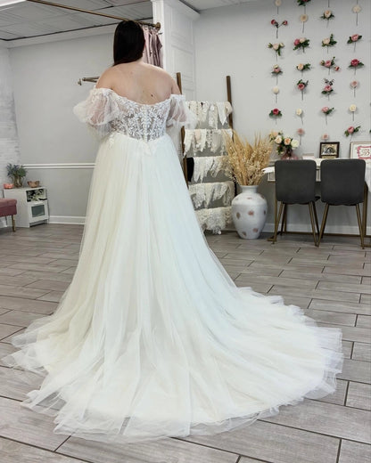Romantic A-Line Sweetheart Puff Sleeve Zipper Back Plus Size Wedding Dress