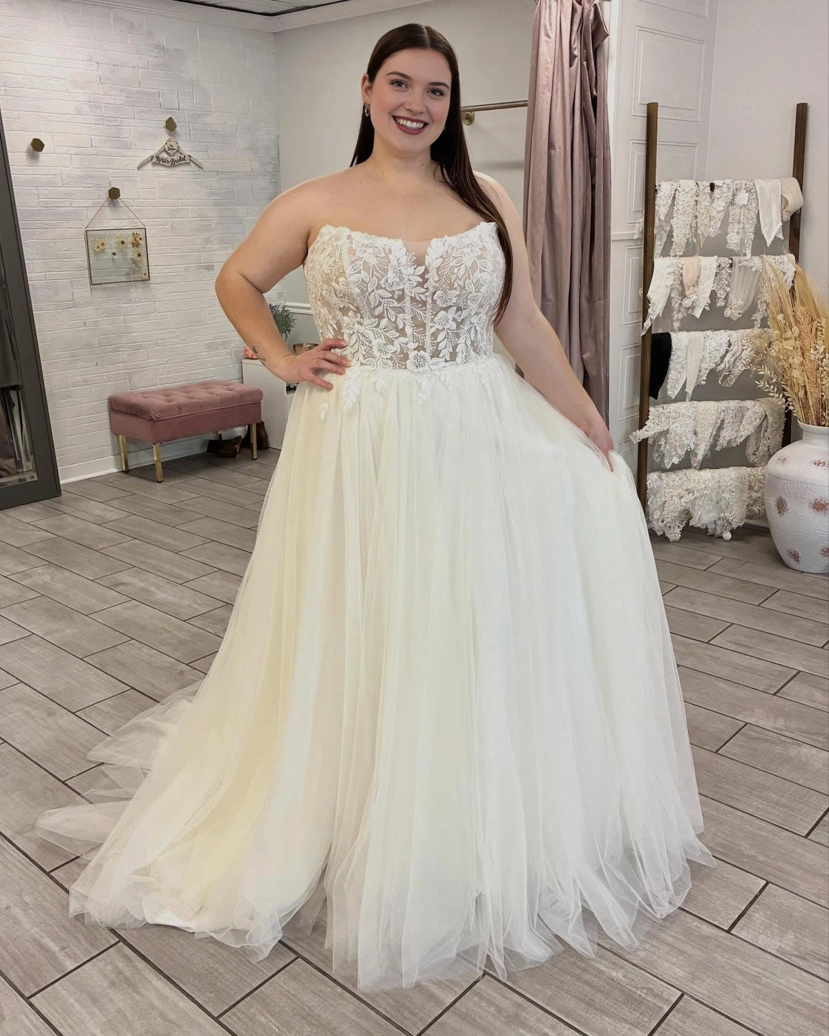Romantic A-Line Sweetheart Puff Sleeve Zipper Back Plus Size Wedding Dress