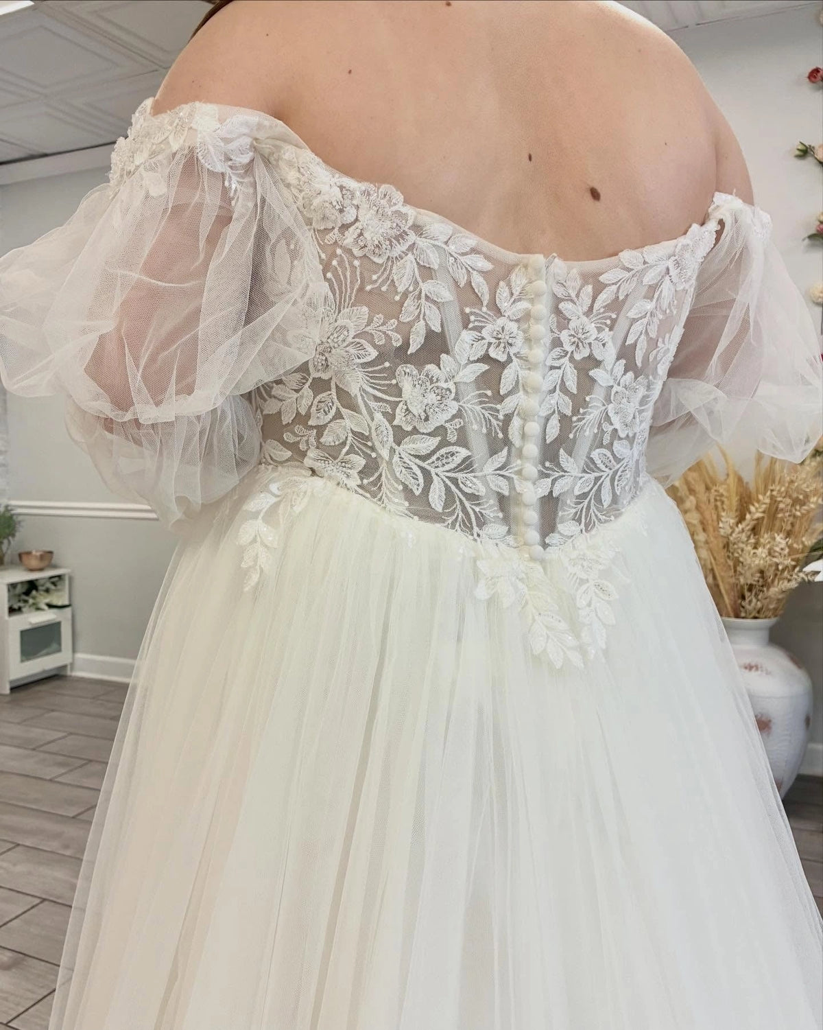Romantic A-Line Sweetheart Puff Sleeve Zipper Back Plus Size Wedding Dress