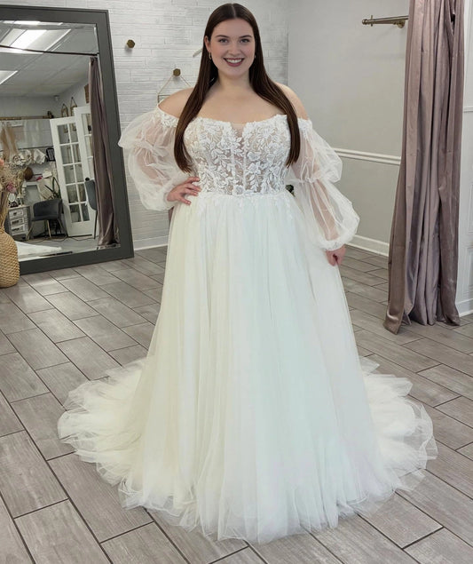 Ivory plus size A-line wedding dress with sweetheart neckline, off-shoulder tulle puff sleeves and floral lace corset bodice