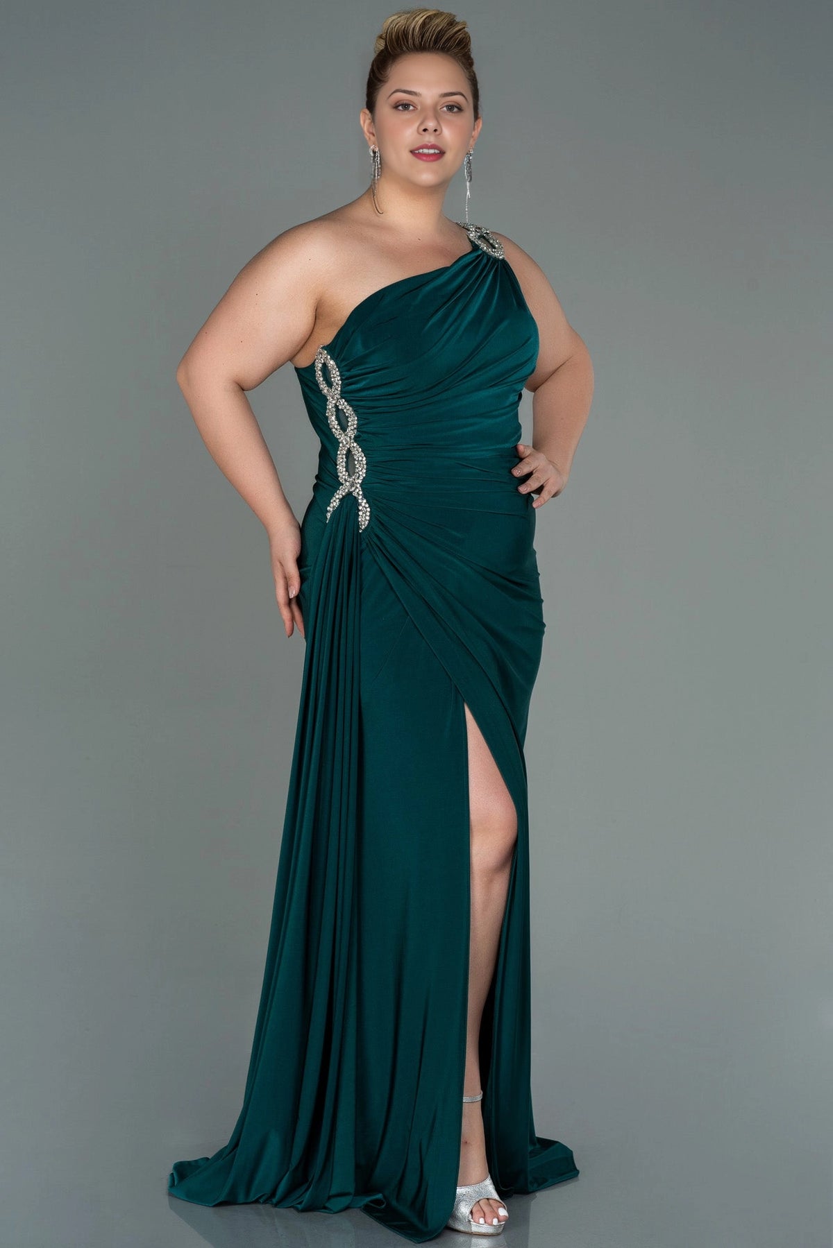 Front view of a roselledress plus size emerald one shoulder beaded long evening dress with side slit